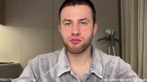 Snapshot of rodrigoveira chatting on December 30, 12:54 am Rodrigo online show from December 30, 12:54 am