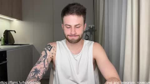 Snapshot of rodrigoveira chatting on February 17, 12:43 am Rodrigo online show from February 17, 12:43 am