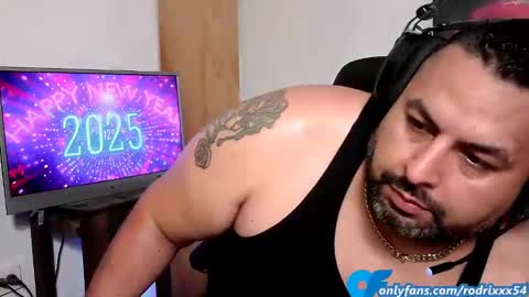 Snapshot of rodrixxx54 chatting on January 1, 11:07 pm rodrixxx54 online show from January 1, 11:07 pm