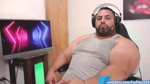 Snapshot of rodrixxx54 chatting on January 4, 1:10 am rodrixxx54 online show from January 4, 1:10 am