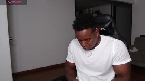 Snapshot of rogger_physique chatting on January 29, 1:58 am Rogger online show from January 29, 1:58 am