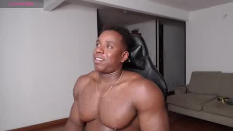 Snapshot of rogger_physique chatting on January 31, 5:40 am Rogger online show from January 31, 5:40 am