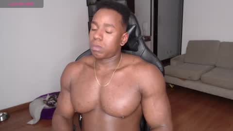 Snapshot of rogger_physique chatting on March 5, 4:34 am Rogger online show from March 5, 4:34 am