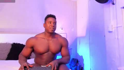 Snapshot of rogger_physique chatting on September 16, 1:56 pm Rogger online show from September 16, 1:56 pm