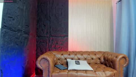 Snapshot of rogger_physique chatting on October 30, 1:29 am Rogger online show from October 30, 1:29 am