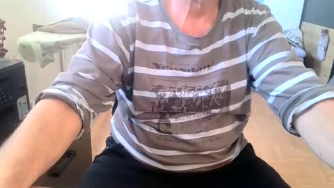 Snapshot of rolandloser1000 chatting on December 29, 10:01 am rolandloser1000 online show from December 29, 10:01 am