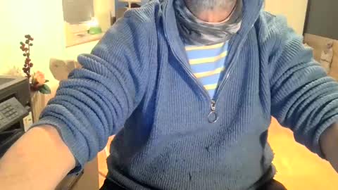 Snapshot of rolandloser1000 chatting on January 9, 6:15 pm rolandloser1000 online show from January 9, 6:15 pm