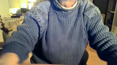 Snapshot of rolandloser1000 chatting on January 30, 5:39 pm rolandloser1000 online show from January 30, 5:39 pm