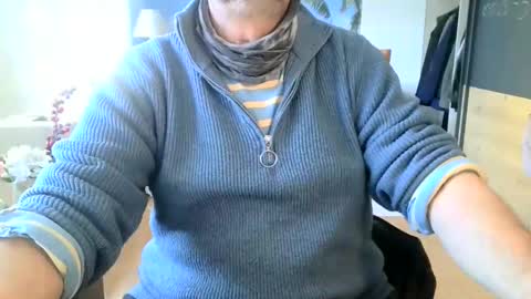 Snapshot of rolandloser1000 chatting on February 4, 9:28 am rolandloser1000 online show from February 4, 9:28 am