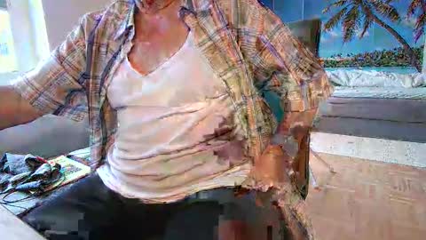 Snapshot of rolandloser1000 chatting on September 14, 7:18 am rolandloser1000 online show from September 14, 7:18 am