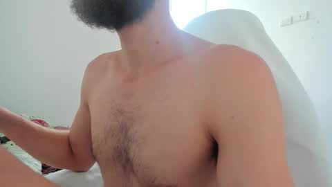 Snapshot of roller_skate_dh chatting on November 17, 10:15 pm Dom online show from November 17, 10:15 pm