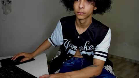 Snapshot of rolling_05 chatting on January 15, 7:17 pm rolling_05 online show from January 15, 7:17 pm