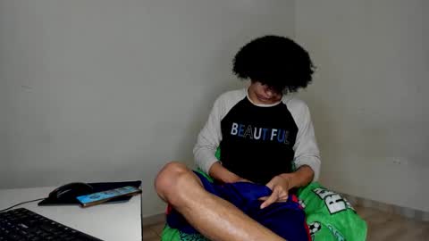 Snapshot of rolling_05 chatting on January 16, 8:46 pm rolling_05 online show from January 16, 8:46 pm