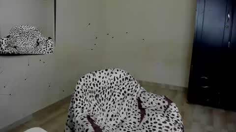 Snapshot of rolling_05 chatting on January 19, 12:14 am rolling_05 online show from January 19, 12:14 am