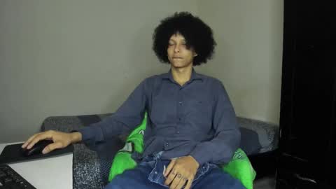 Snapshot of rolling_05 chatting on February 2, 3:05 am rolling_05 online show from February 2, 3:05 am