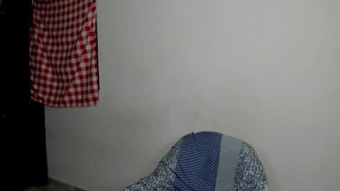 Snapshot of rolling_05 chatting on February 20, 8:05 am rolling_05 online show from February 20, 8:05 am