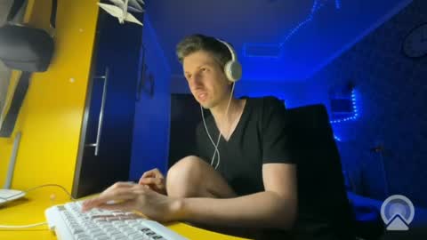 Snapshot of roma305991 chatting on June 27, 7:19 pm roma305991 online show from June 27, 7:19 pm