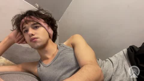 Snapshot of roma_shyguy_ chatting on May 17, 1:36 am roma_shyguy_ online show from May 17, 1:36 am