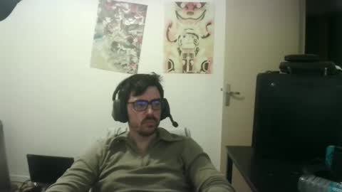 Snapshot of romainb72 chatting on November 2, 9:17 pm romainb72 online show from November 2, 9:17 pm