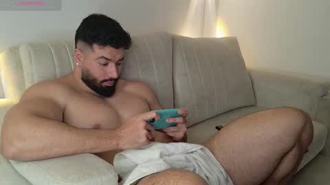 Snapshot of roman_lux chatting on January 7, 3:42 am Roman Lux online show from January 7, 3:42 am