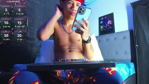 Snapshot of romancartier_ chatting on June 16, 6:05 am Roman Cartier online show from June 16, 6:05 am