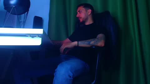Snapshot of romaniamaster1 chatting on May 2, 7:19 pm romaniamaster1 online show from May 2, 7:19 pm