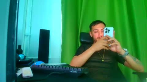 Snapshot of romaniamaster1 chatting on June 5, 6:52 am romaniamaster1 online show from June 5, 6:52 am