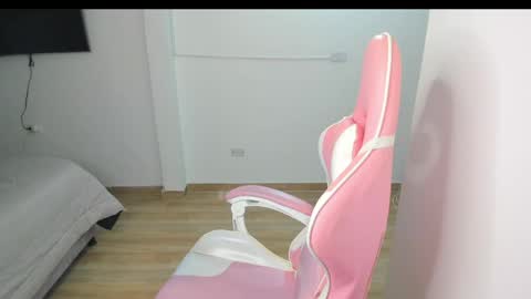 Val online show from May 14, 8:59 pm