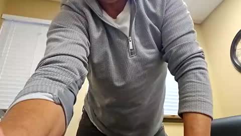 Snapshot of romanteeks chatting on December 11, 11:54 pm romanteeks online show from December 11, 11:54 pm