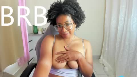Snapshot of romantic_stargirl chatting on June 22, 12:24 am Is A Belle online show from June 22, 12:24 am