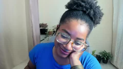 Snapshot of romantic_stargirl chatting on July 5, 4:19 am Is A Belle online show from July 5, 4:19 am