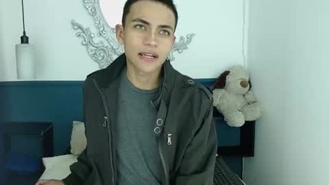 Snapshot of romeo_laurient chatting on June 18, 11:47 am ROMEO online show from June 18, 11:47 am