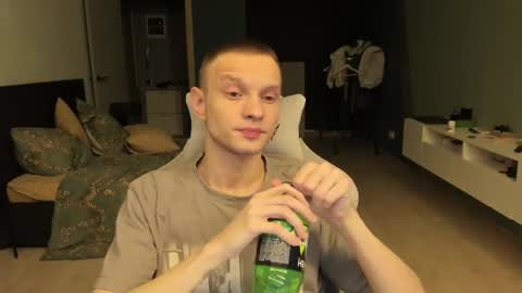 Snapshot of romeo_mercy chatting on February 20, 10:59 pm Romeo online show from February 20, 10:59 pm