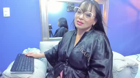 Romi  online show from January 19, 7:04 am