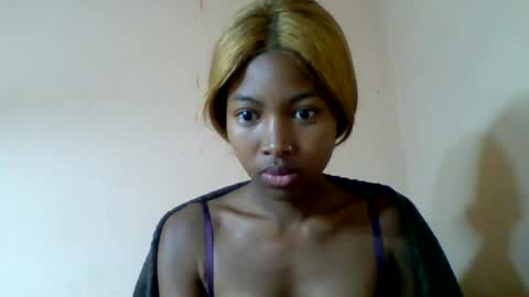 Snapshot of rominah_20 chatting on July 22, 11:18 pm rominah_20 online show from July 22, 11:18 pm