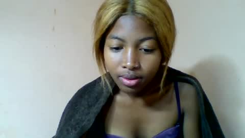 Snapshot of rominah_20 chatting on July 23, 5:11 pm rominah_20 online show from July 23, 5:11 pm