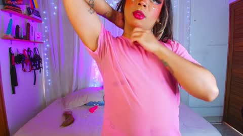 Snapshot of romirousexx chatting on February 5, 6:37 pm Romi Rouse online show from February 5, 6:37 pm