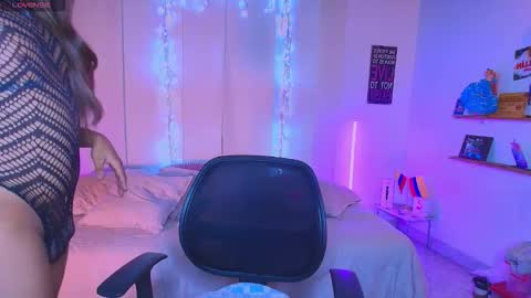 Snapshot of romirousexx chatting on September 16, 7:09 am Romi Rouse online show from September 16, 7:09 am