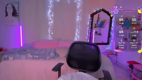 Snapshot of romirousexx chatting on November 5, 4:12 am Romi Rouse online show from November 5, 4:12 am