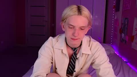 Snapshot of ron_vilss chatting on June 12, 6:07 pm Ron online show from June 12, 6:07 pm