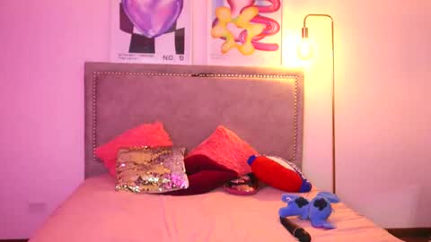 Snapshot of ronieeplay chatting on October 9, 1:03 am Roni online show from October 9, 1:03 am