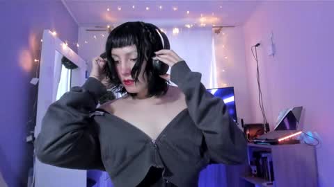 Twelve 3 Inst Twelve 312002 Twitter Room312 2002 online show from December 26, 10:52 pm