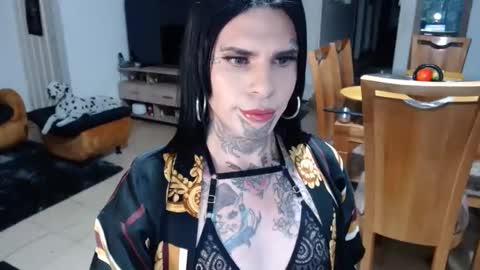 herreraisa offical online show from February 8, 9:24 am