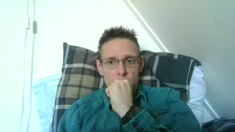 Snapshot of rororober chatting on April 19, 9:30 am rororober online show from April 19, 9:30 am