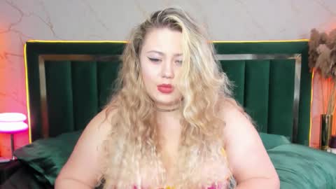 Chloe online show from November 14, 9:08 am