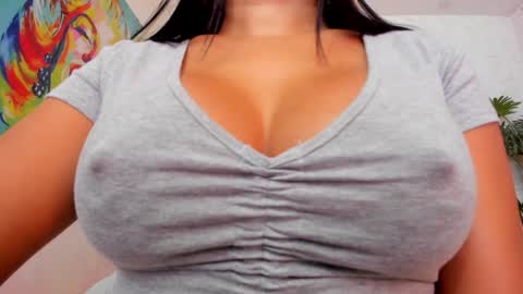 Snapshot of rosalia_04 chatting on January 13, 10:45 pm ROSALIA insta rosalia 10hoot online show from January 13, 10:45 pm