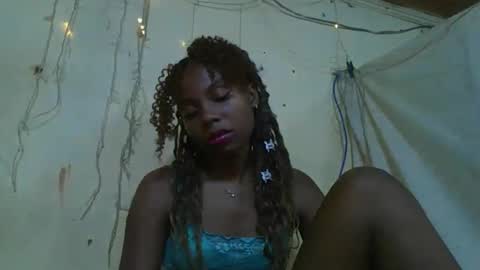 Snapshot of rosalinda933 chatting on May 3, 11:33 pm Rosalinda online show from May 3, 11:33 pm