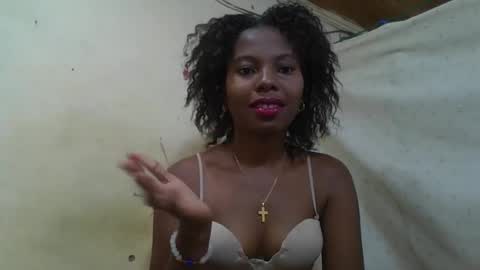 Snapshot of rosalinda933 chatting on May 12, 4:42 am Rosalinda online show from May 12, 4:42 am