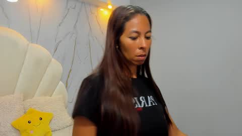 Snapshot of rosalinda_cortez chatting on December 5, 4:44 pm Rosalinda online show from December 5, 4:44 pm