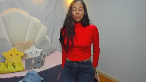 Snapshot of rosalinda_cortez chatting on December 19, 6:23 pm Rosalinda online show from December 19, 6:23 pm